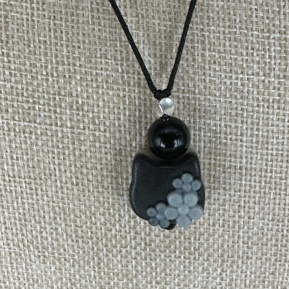 Tai Chi Stone Cat Head and Flowers Pendant with Onyx on Black Adjustable Rope - Picture 9 of 13